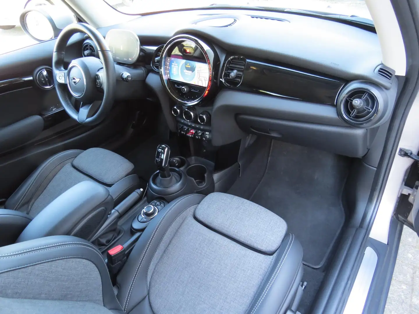 MINI Cooper 1.5 Classic automaat *Carplay *Cruise *Unieke kleu - 2