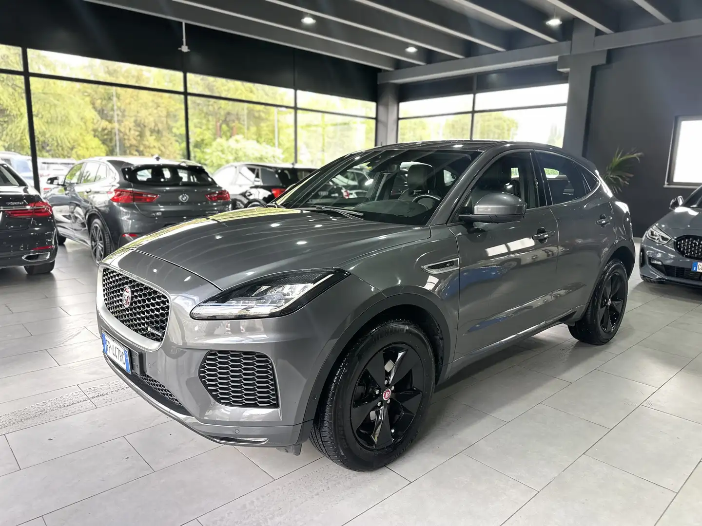 Jaguar E-Pace 2.0d i4 R-Dynamic HSE awd 150cv auto Gris - 2