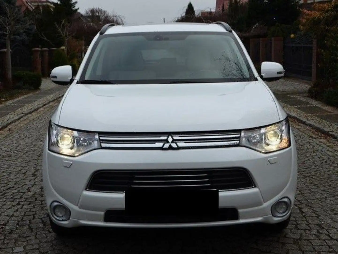 Mitsubishi Outlander Outlander 2.0 4WD Plug-In HybridTop Weiß - 1