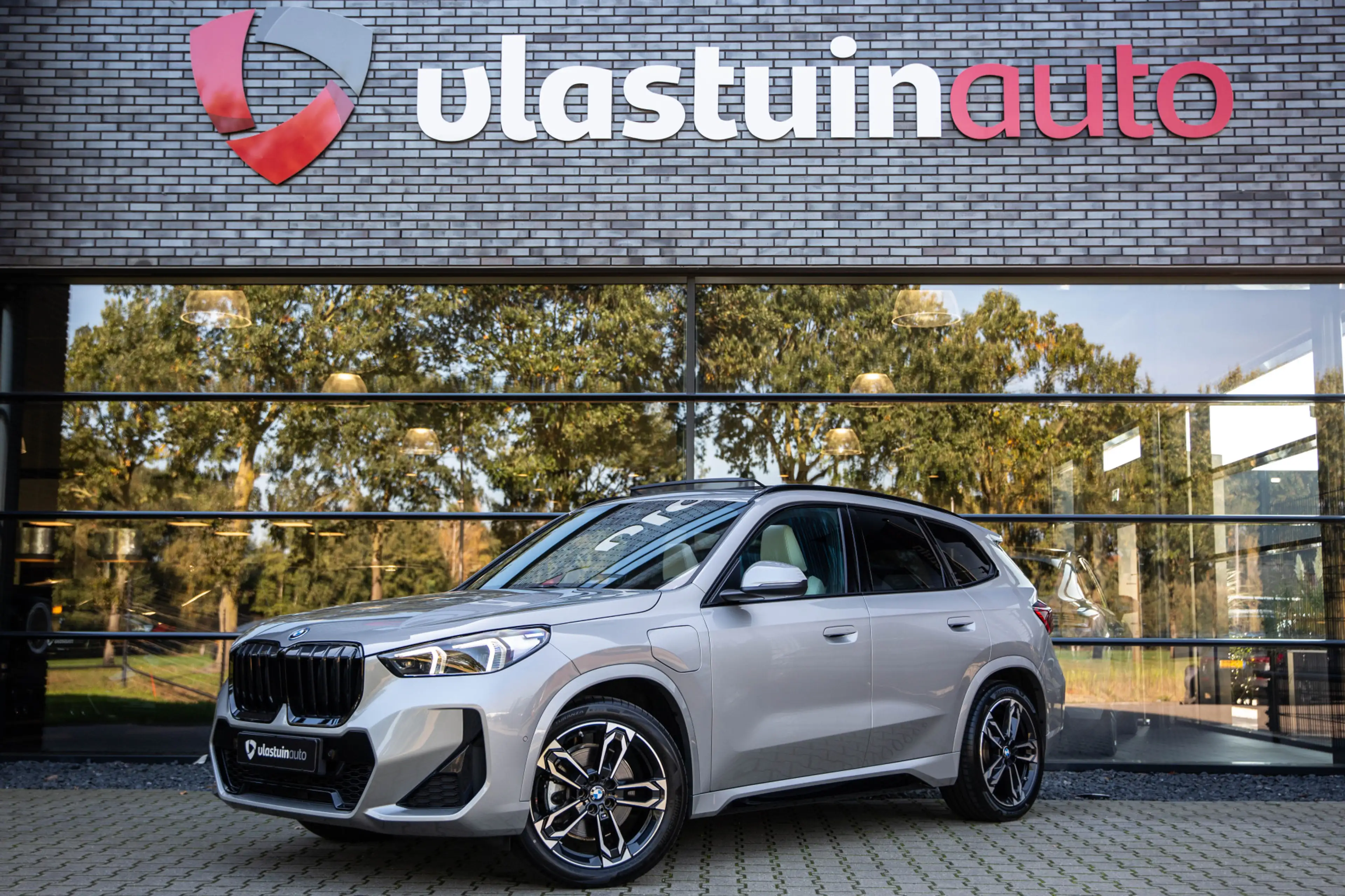 BMW X1 xDrive25e M-sport , Trekhaak, Panoramadak, Harman