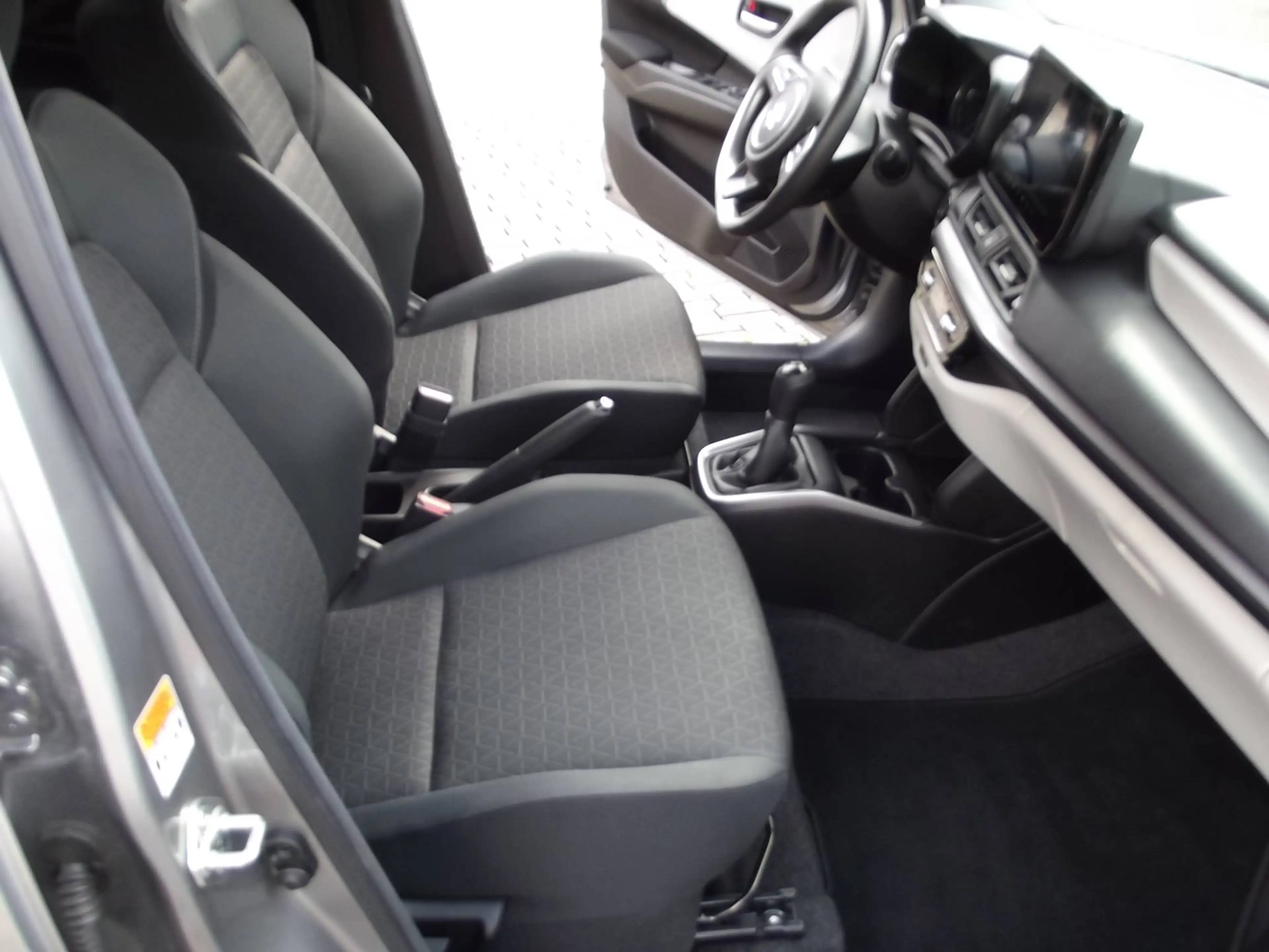 Suzuki Swift Swift 1.2 Dualjet Hybrid MT Comfort + — photo 16