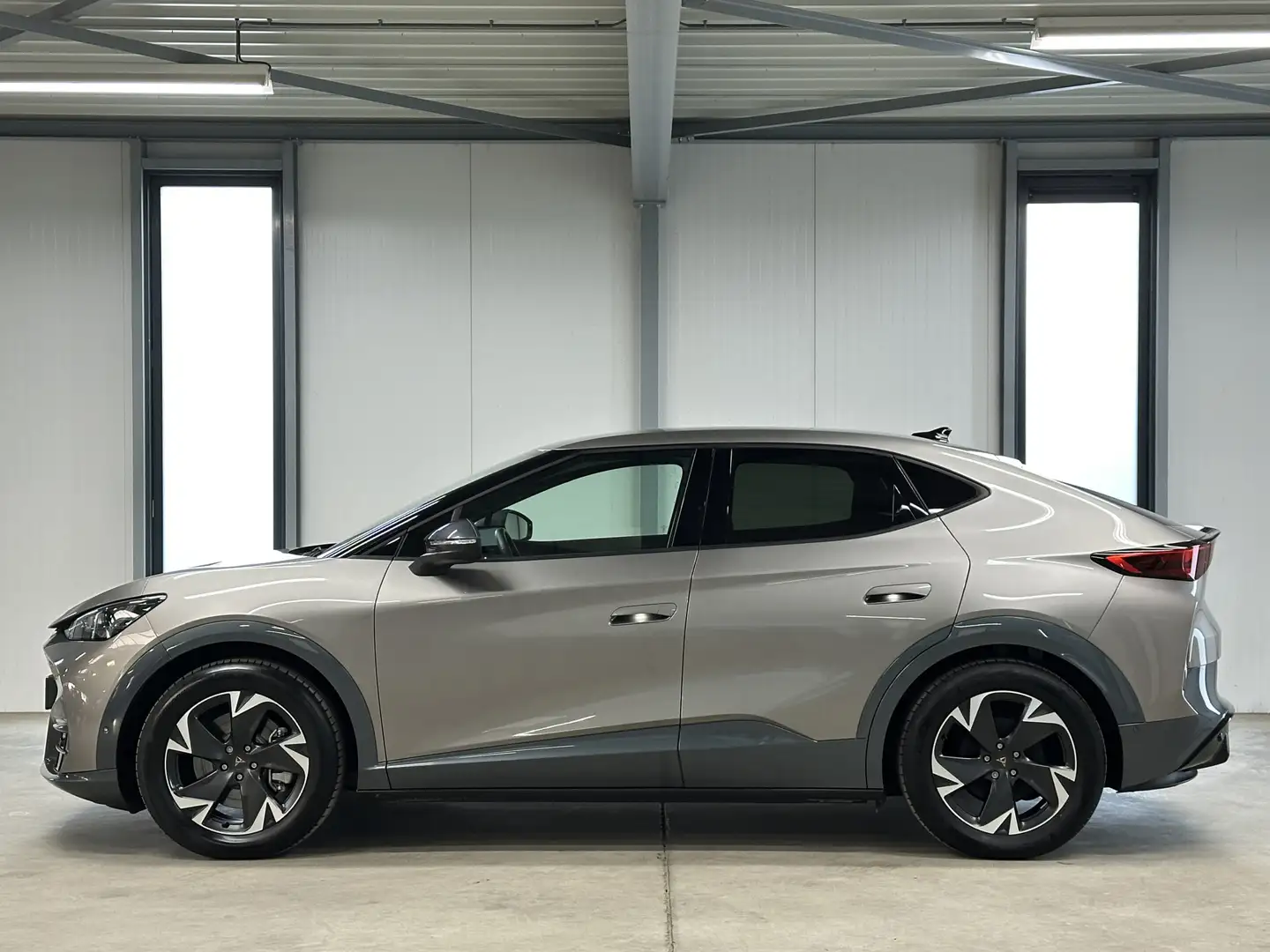 CUPRA Tavascan Business 82 kWh 286 PK | Acc | Camera | Beige - 2