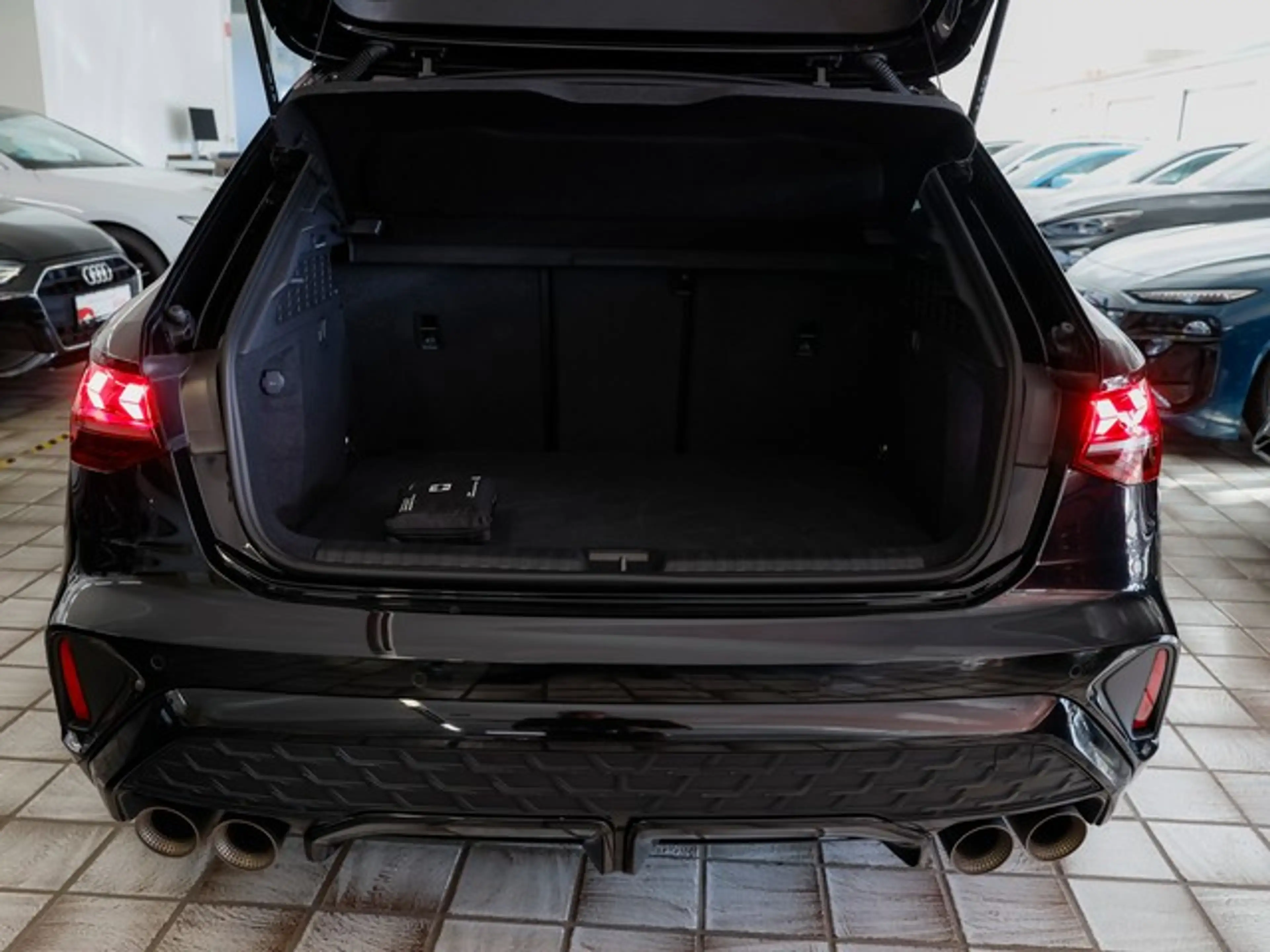 Audi S3 Sportback Akrapovic LED GRA SHZ Navi+ Kamera — photo 11