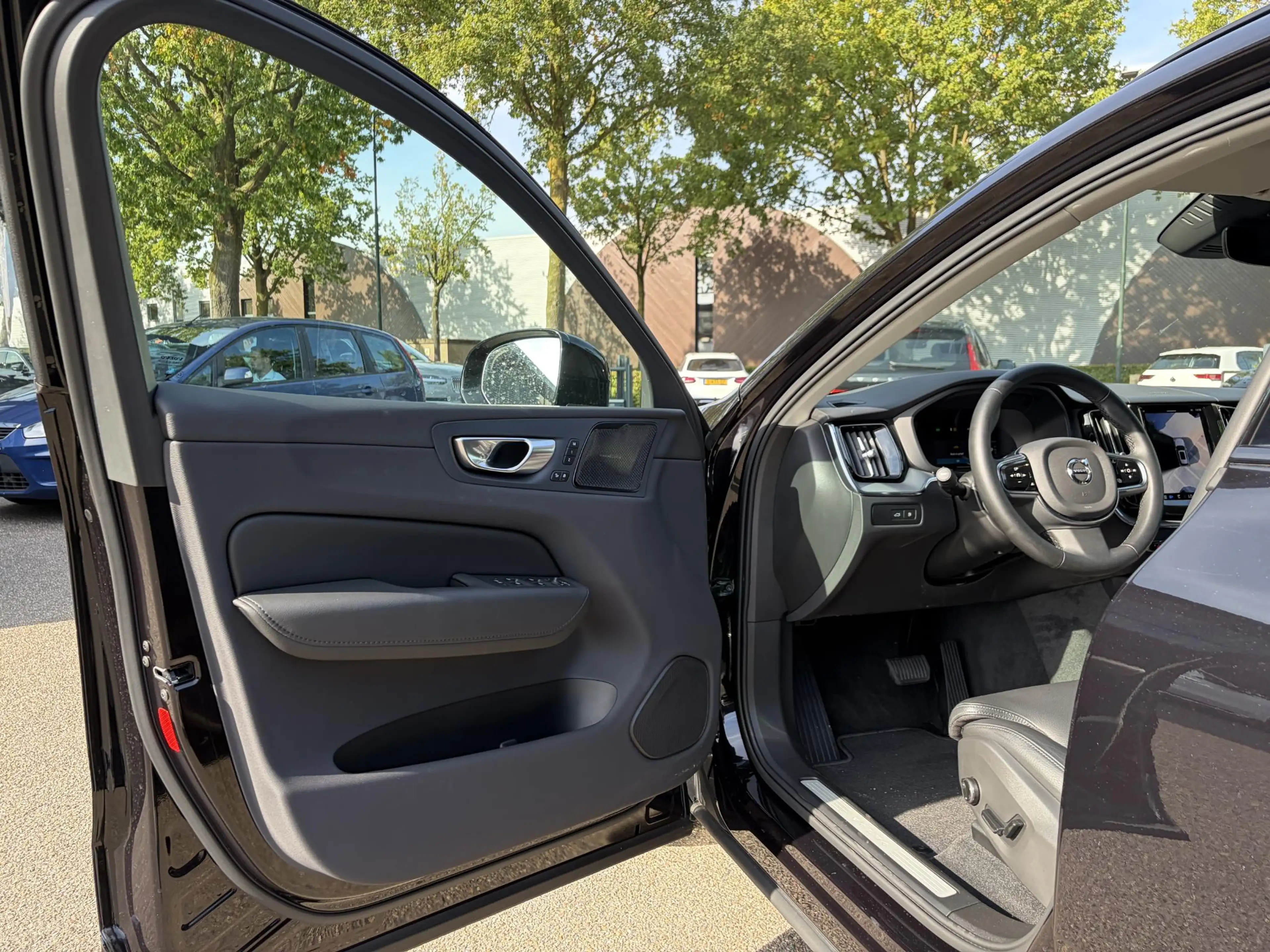 Volvo XC60 2.0 T8 Plug-in hybrid AWD Plus Dark VAN: 52.900,- — photo 17