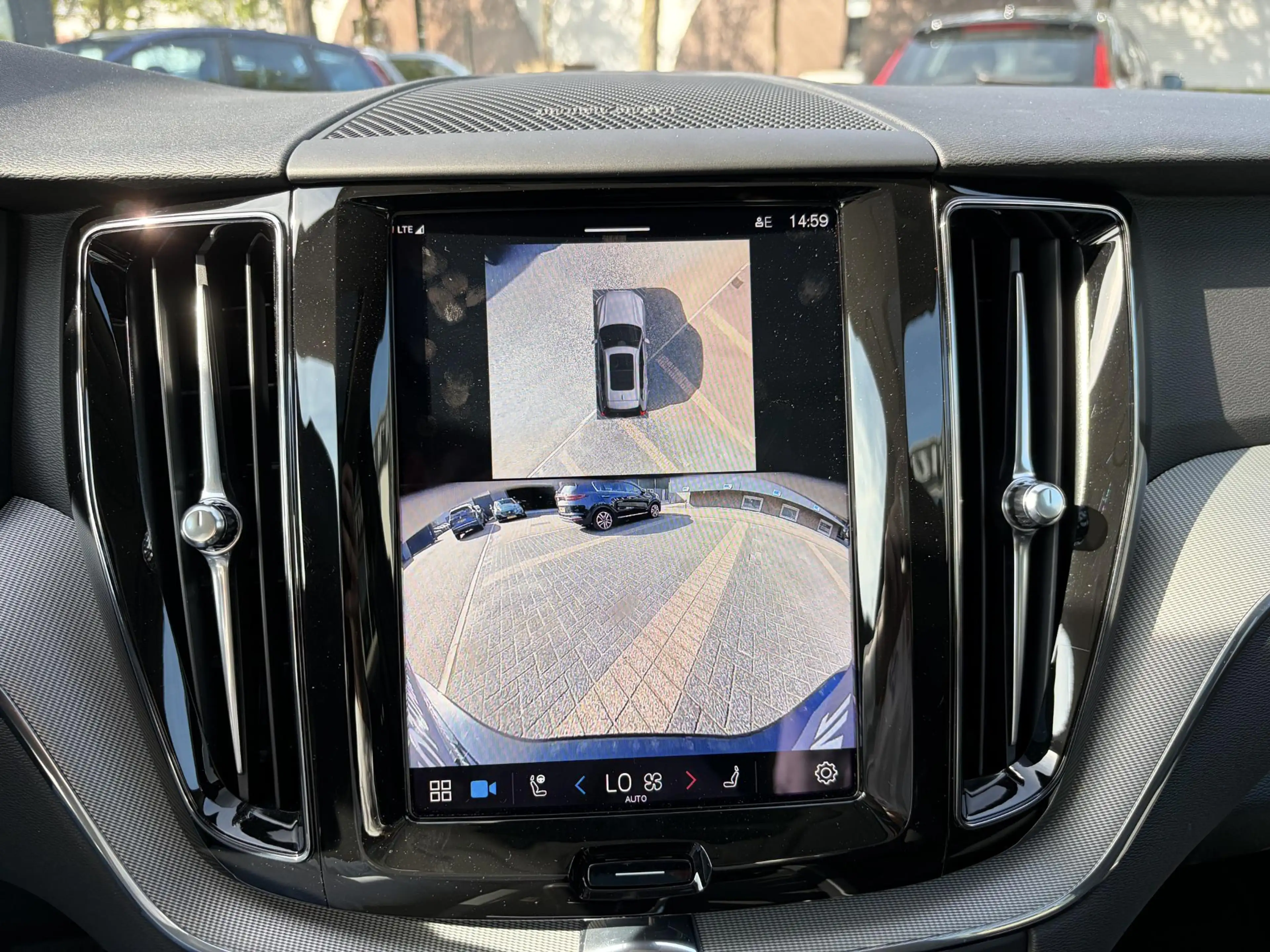 Volvo XC60 2.0 T8 Plug-in hybrid AWD Plus Dark VAN: 52.900,- — photo 23