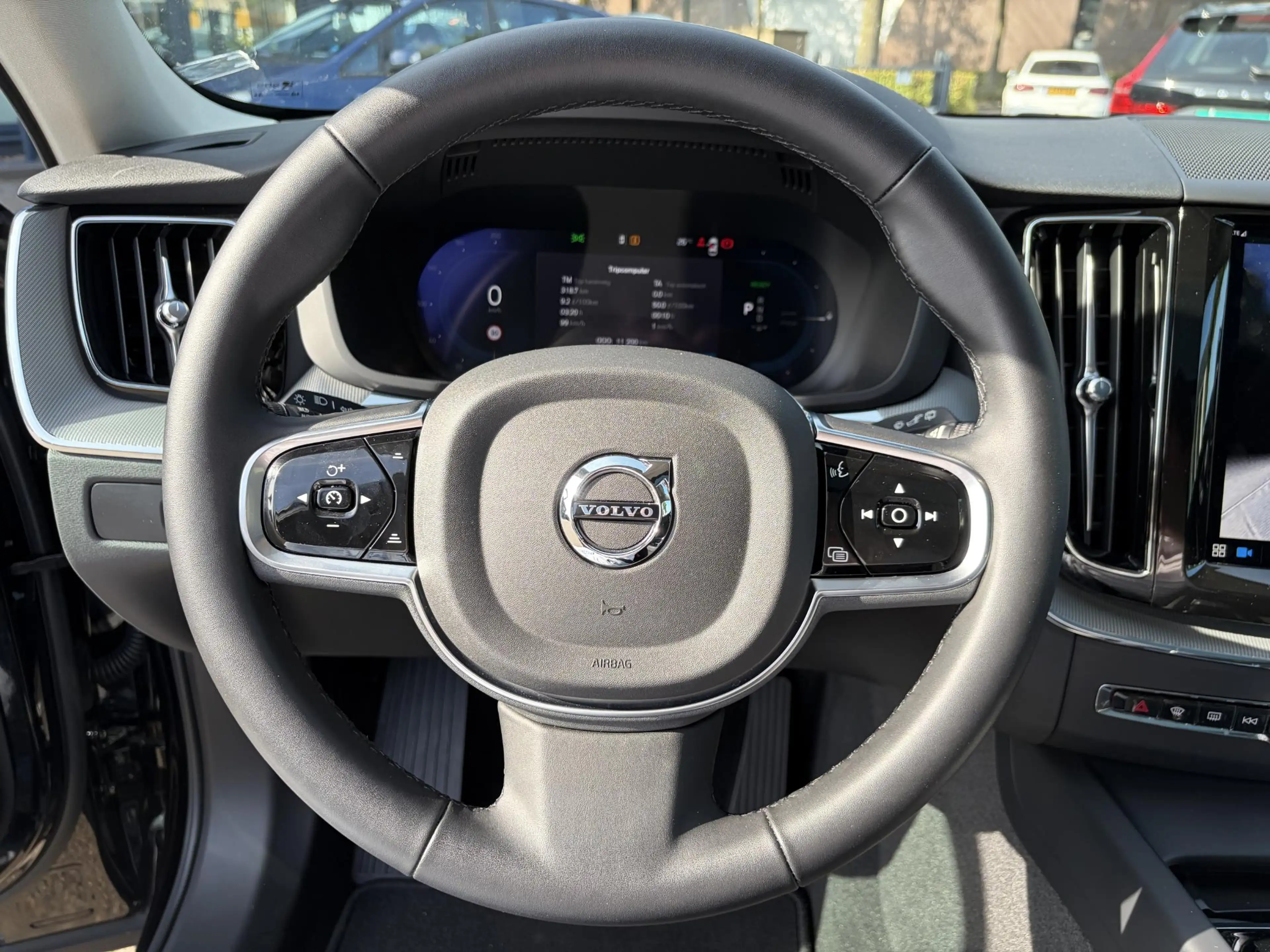 Volvo XC60 2.0 T8 Plug-in hybrid AWD Plus Dark VAN: 52.900,- — photo 22