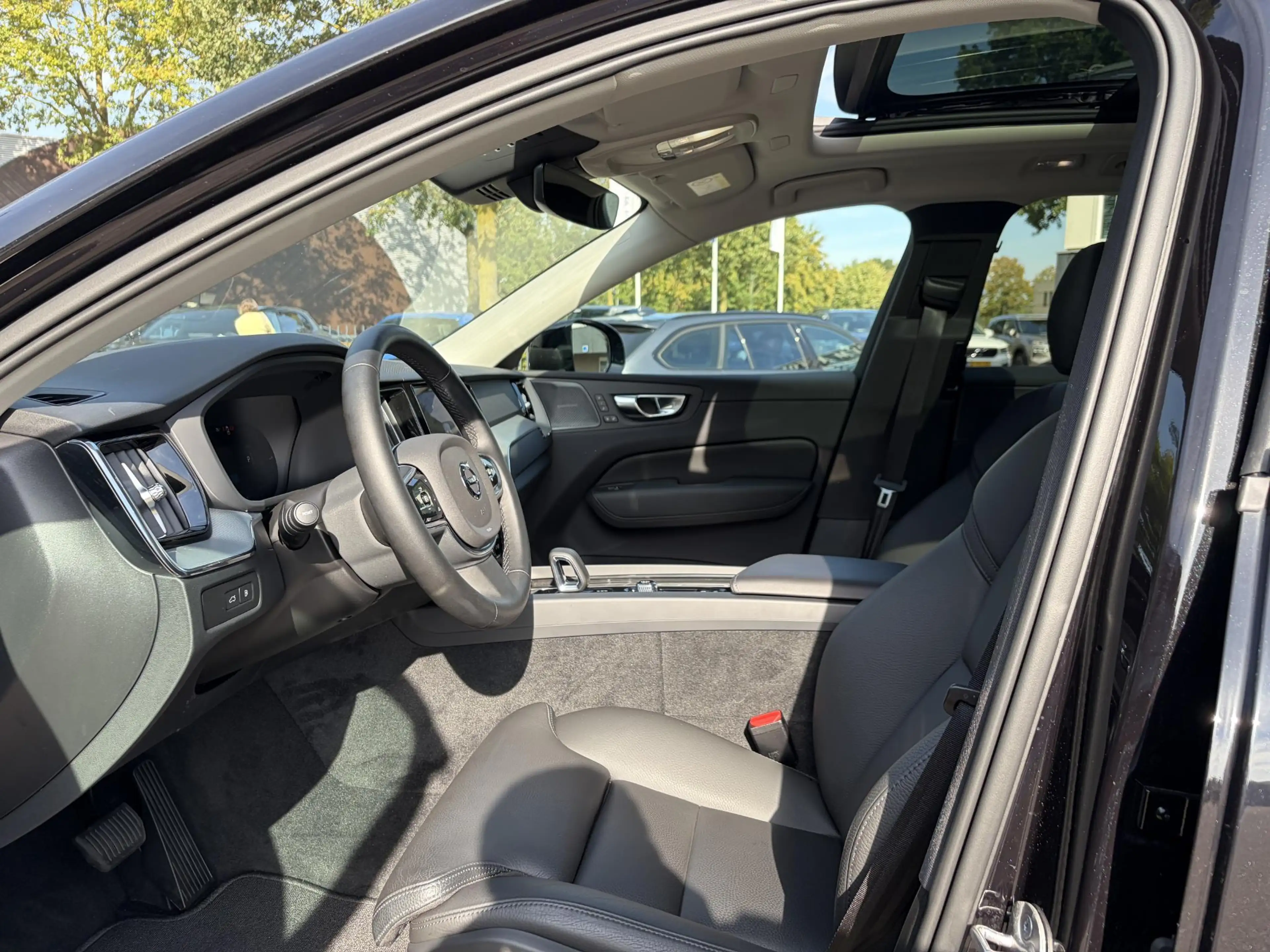 Volvo XC60 2.0 T8 Plug-in hybrid AWD Plus Dark VAN: 52.900,- — photo 20