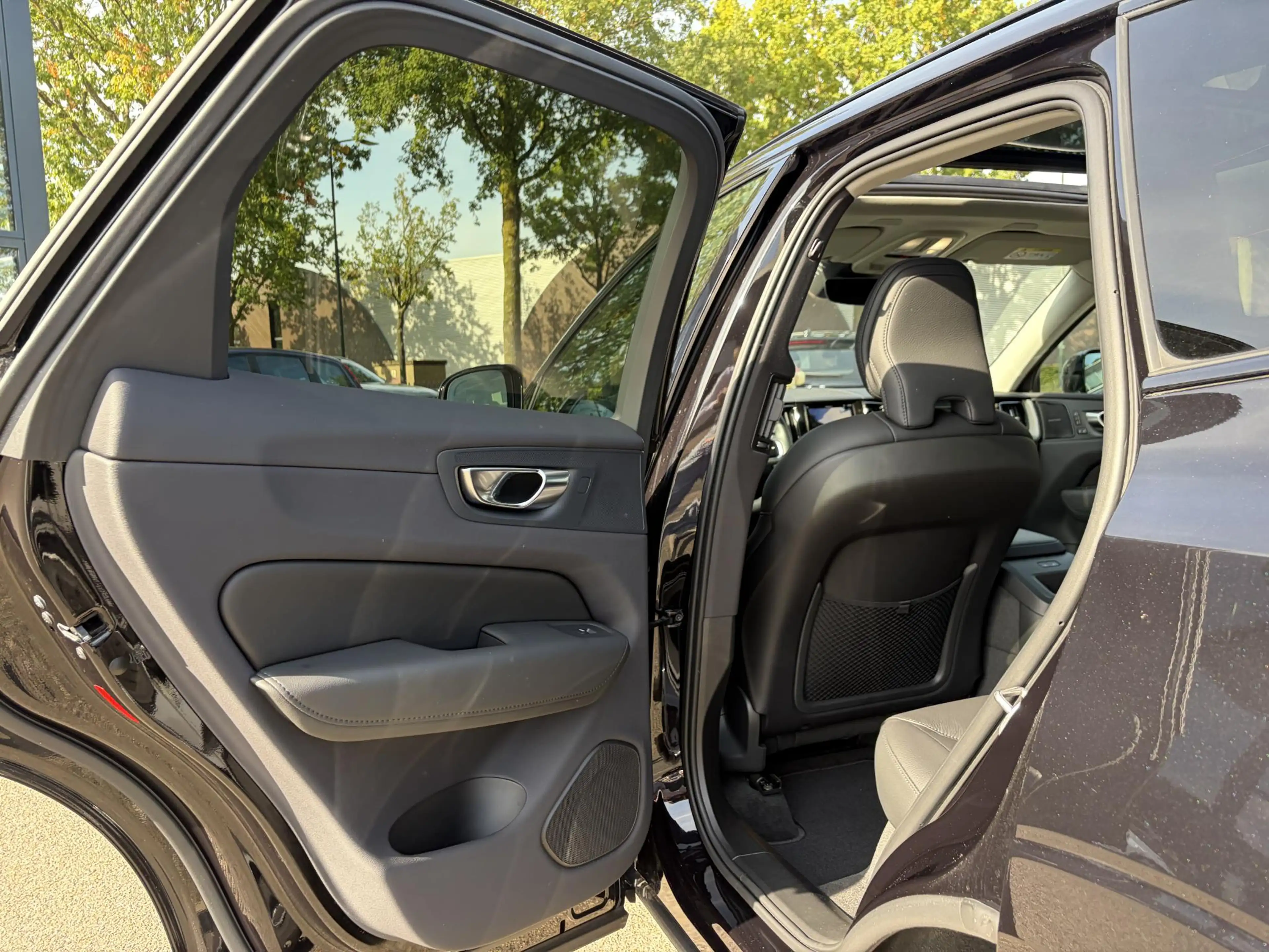 Volvo XC60 2.0 T8 Plug-in hybrid AWD Plus Dark VAN: 52.900,- — photo 15