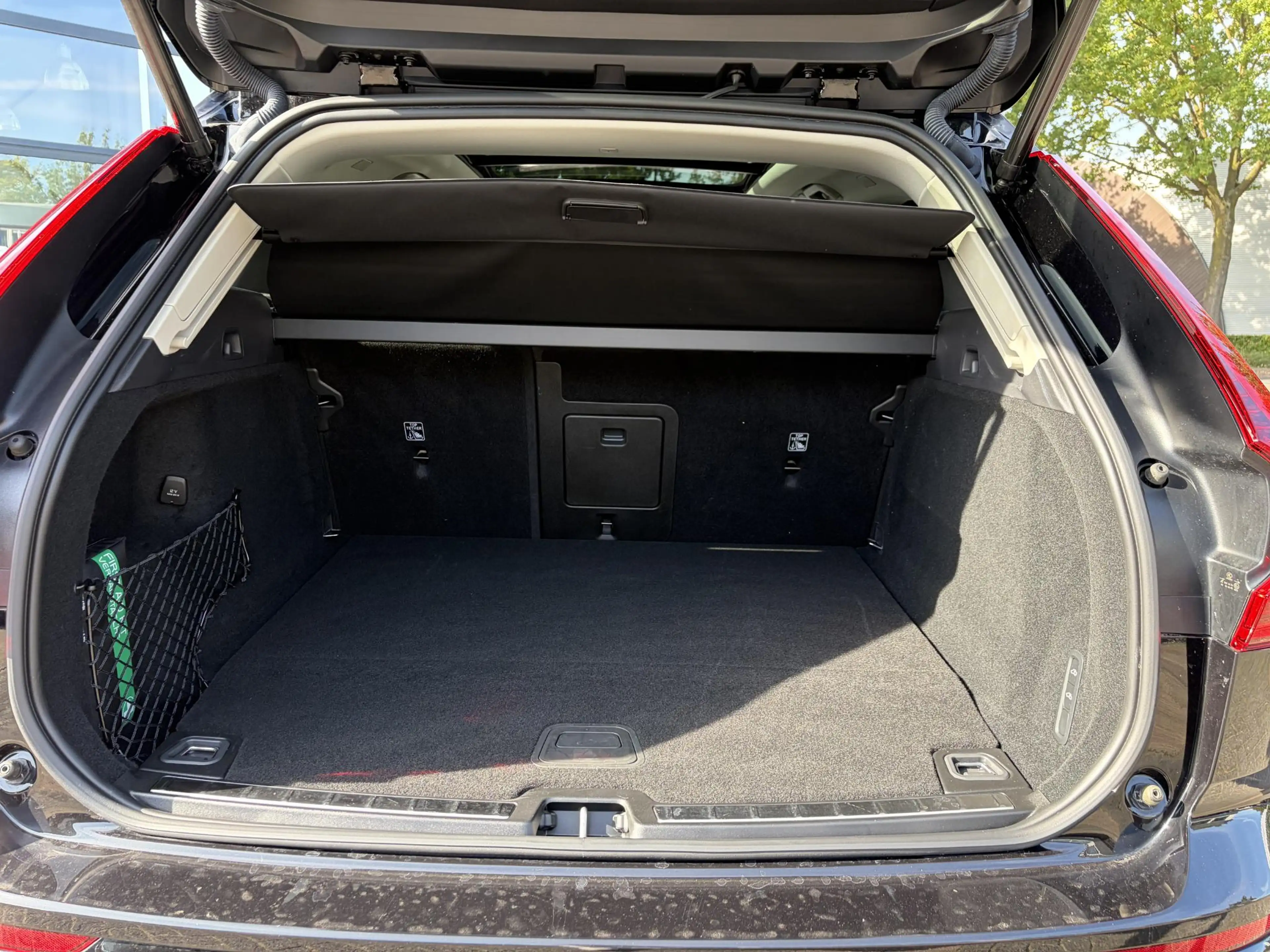 Volvo XC60 2.0 T8 Plug-in hybrid AWD Plus Dark VAN: 52.900,- — photo 13