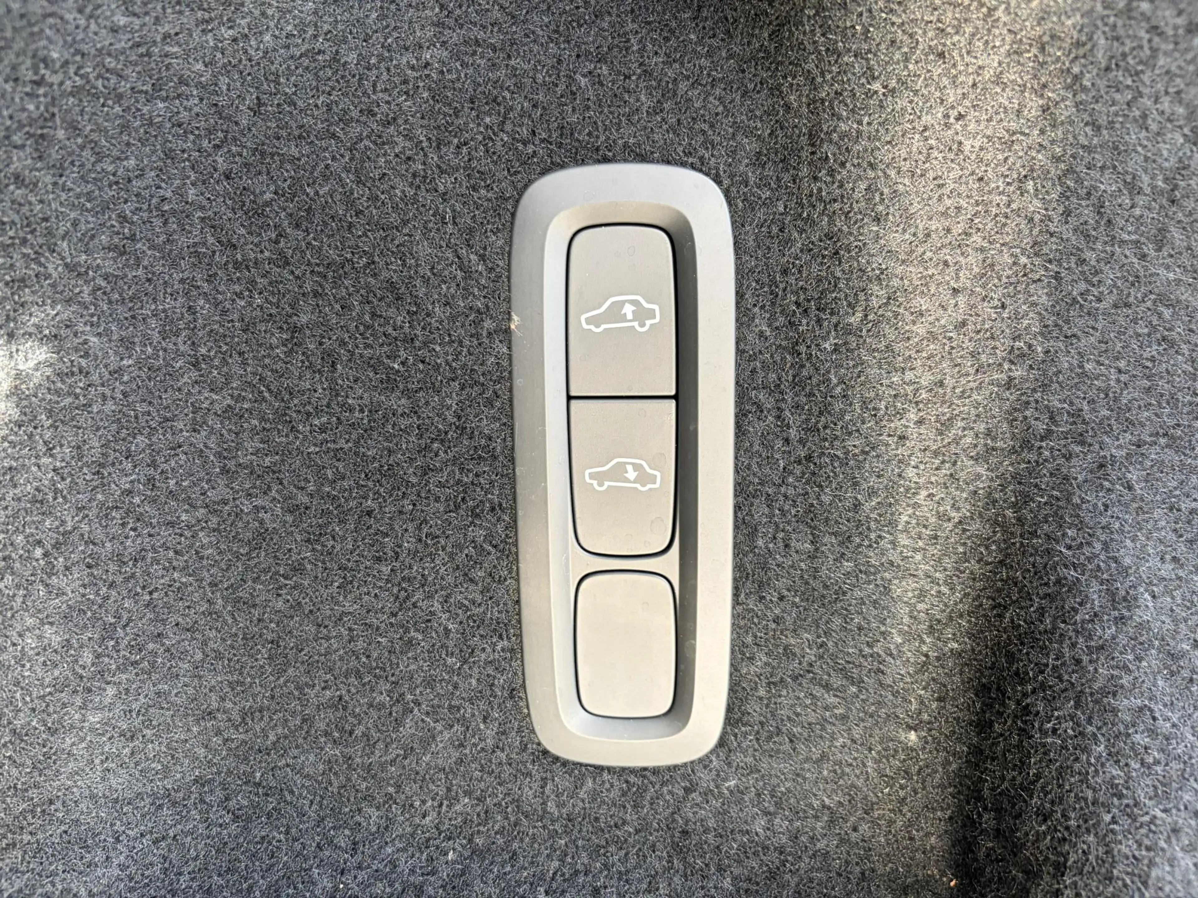 Volvo XC60 2.0 T8 Plug-in hybrid AWD Plus Dark VAN: 52.900,- — photo 3