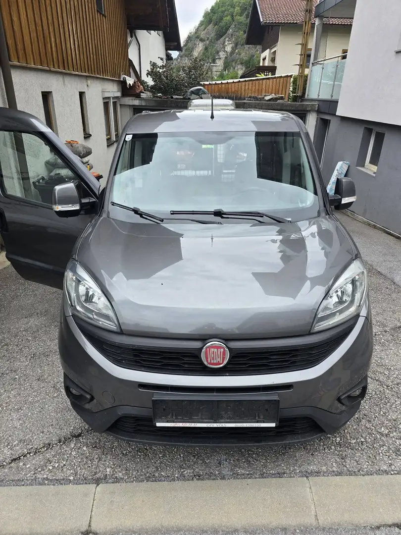 Fiat Doblo Maxi Grau - 1
