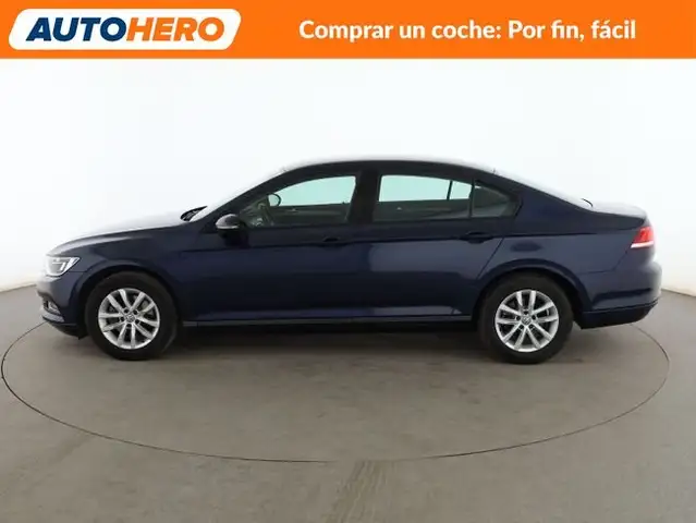 Volkswagen Passat view 3