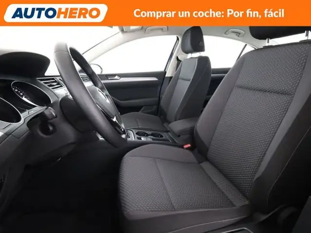 Volkswagen Passat view 11