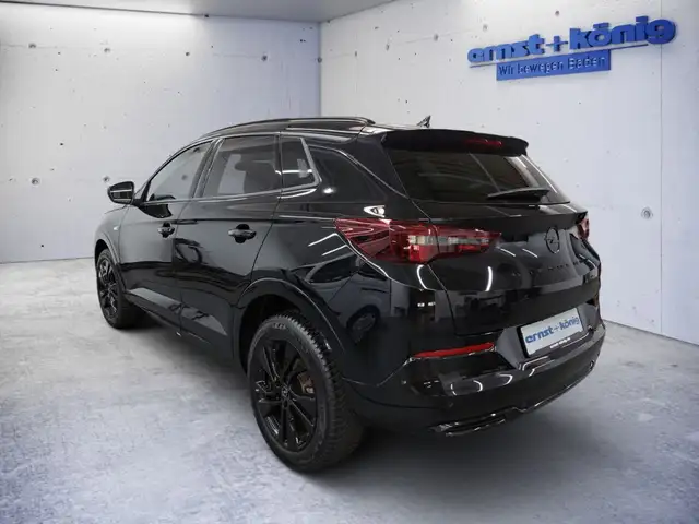 Opel Grandland view 4