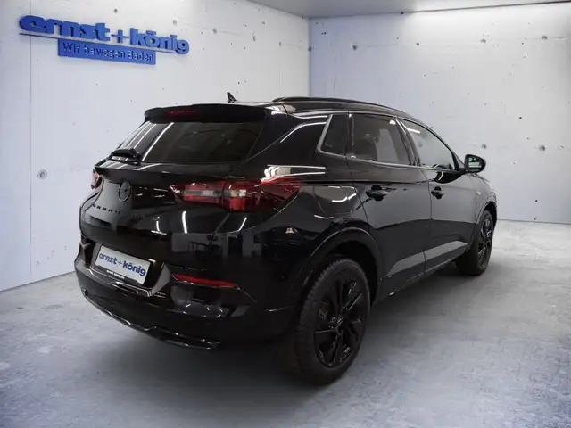 Opel Grandland view 3