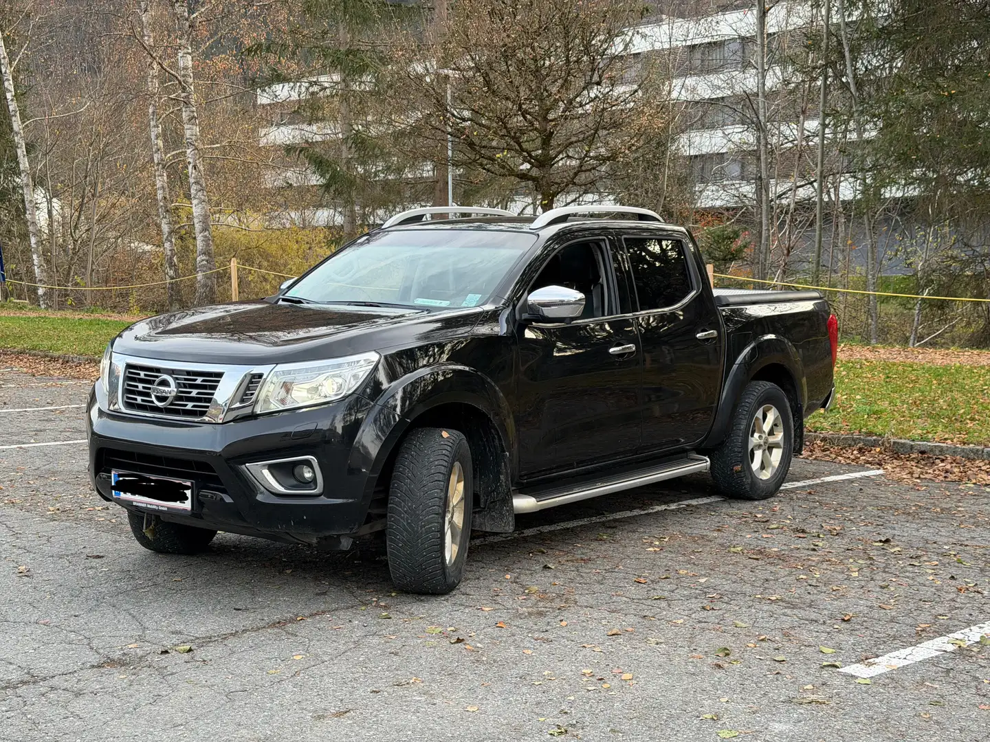 Nissan NP300 D231 / Tekna Double Cap 4x4 Schwarz - 2