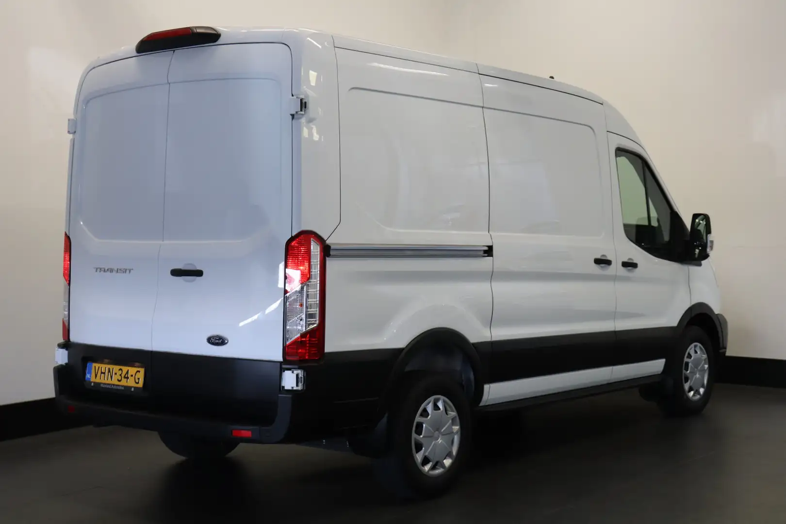 Ford Transit 2.0 TDCI 130PK Automaat L2H2 EURO 6 - Airco - Crui Wit - 2