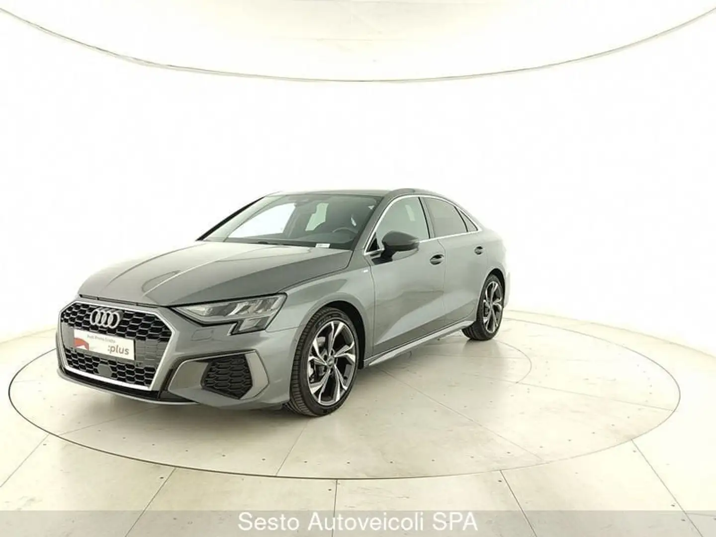 Audi A3 Sedan 35 TDI S tronic S line edition siva - 1