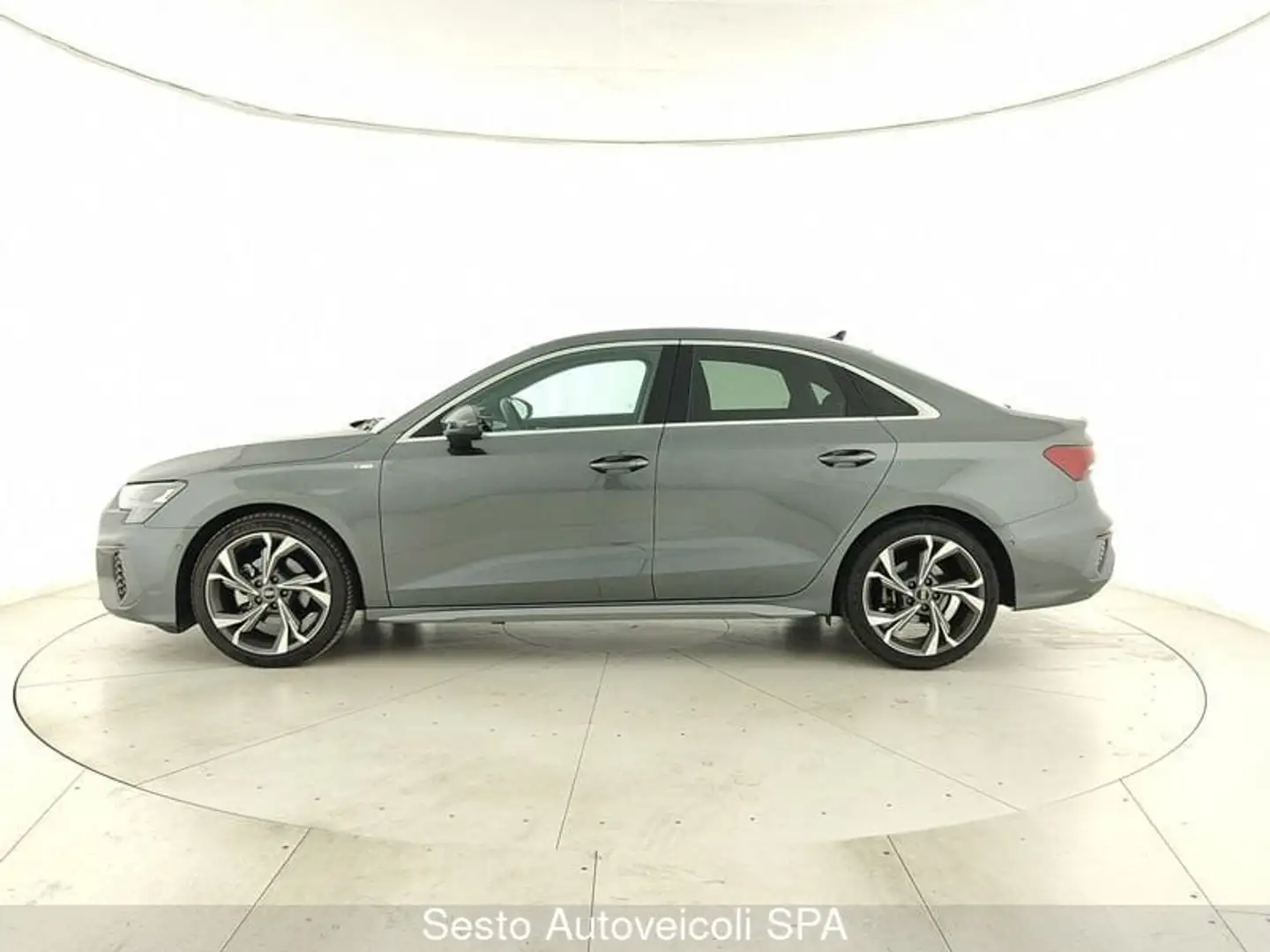 Audi A3 Sedan 35 TDI S tronic S line edition siva - 2