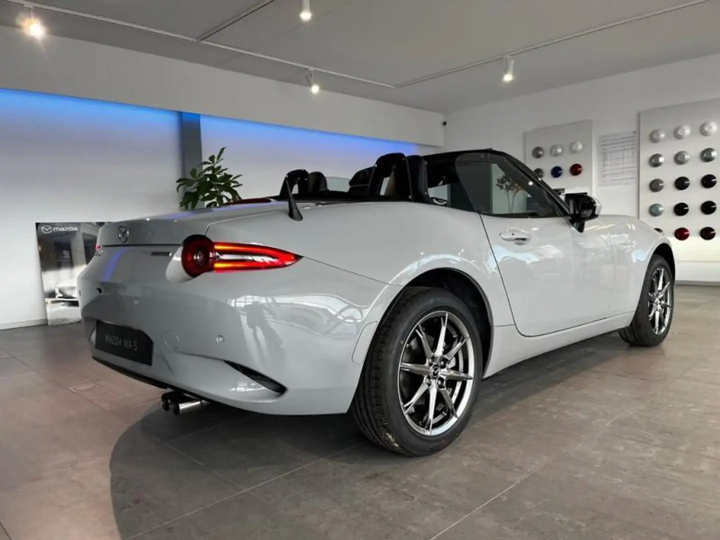 Mazda MX-5 Exclusive-Line Grau - 2