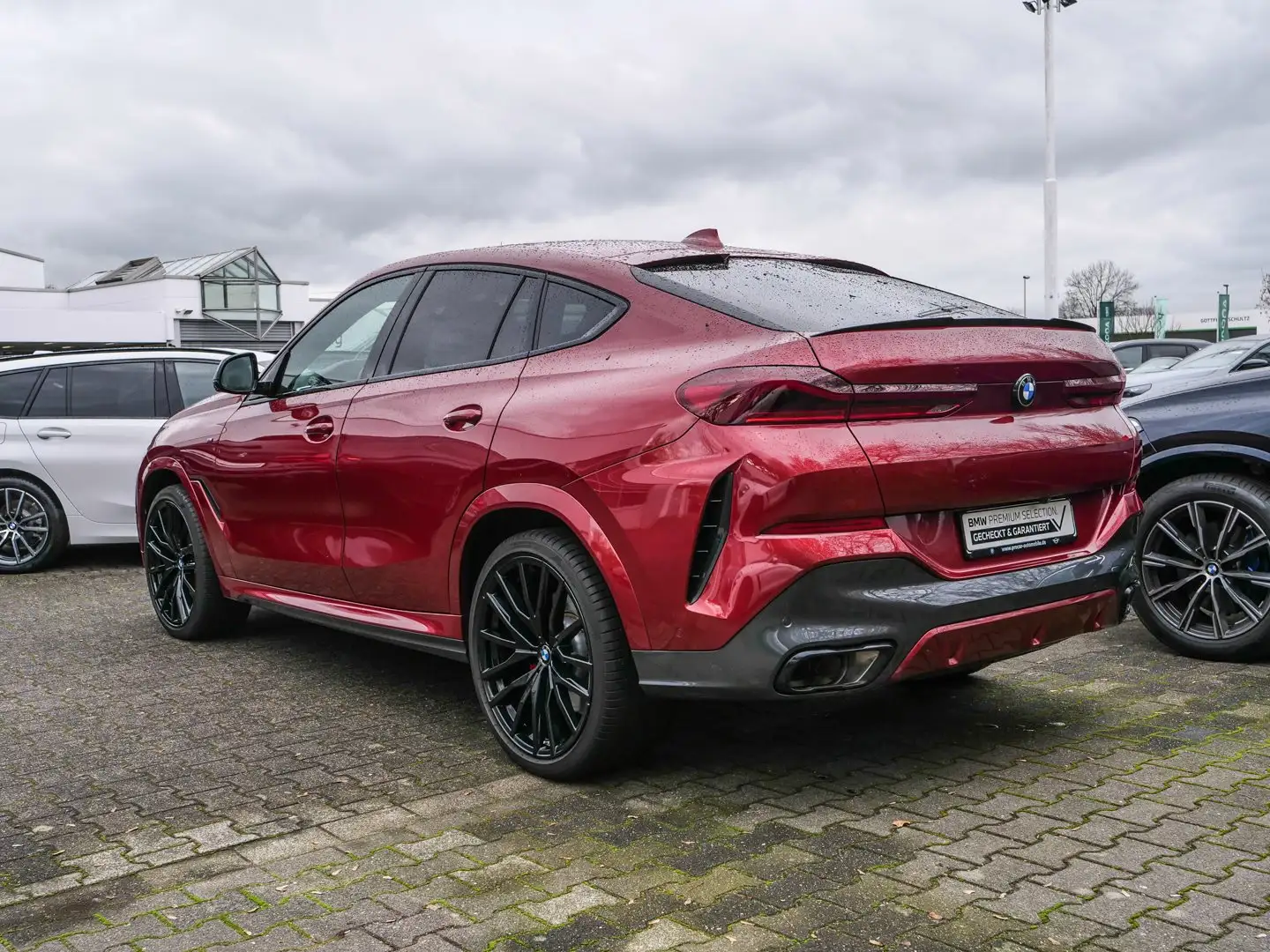 BMW X6 M50i 22'' adpt.M-FW Pano DA Pro PA+ Laser B&W  TV Rot - 2