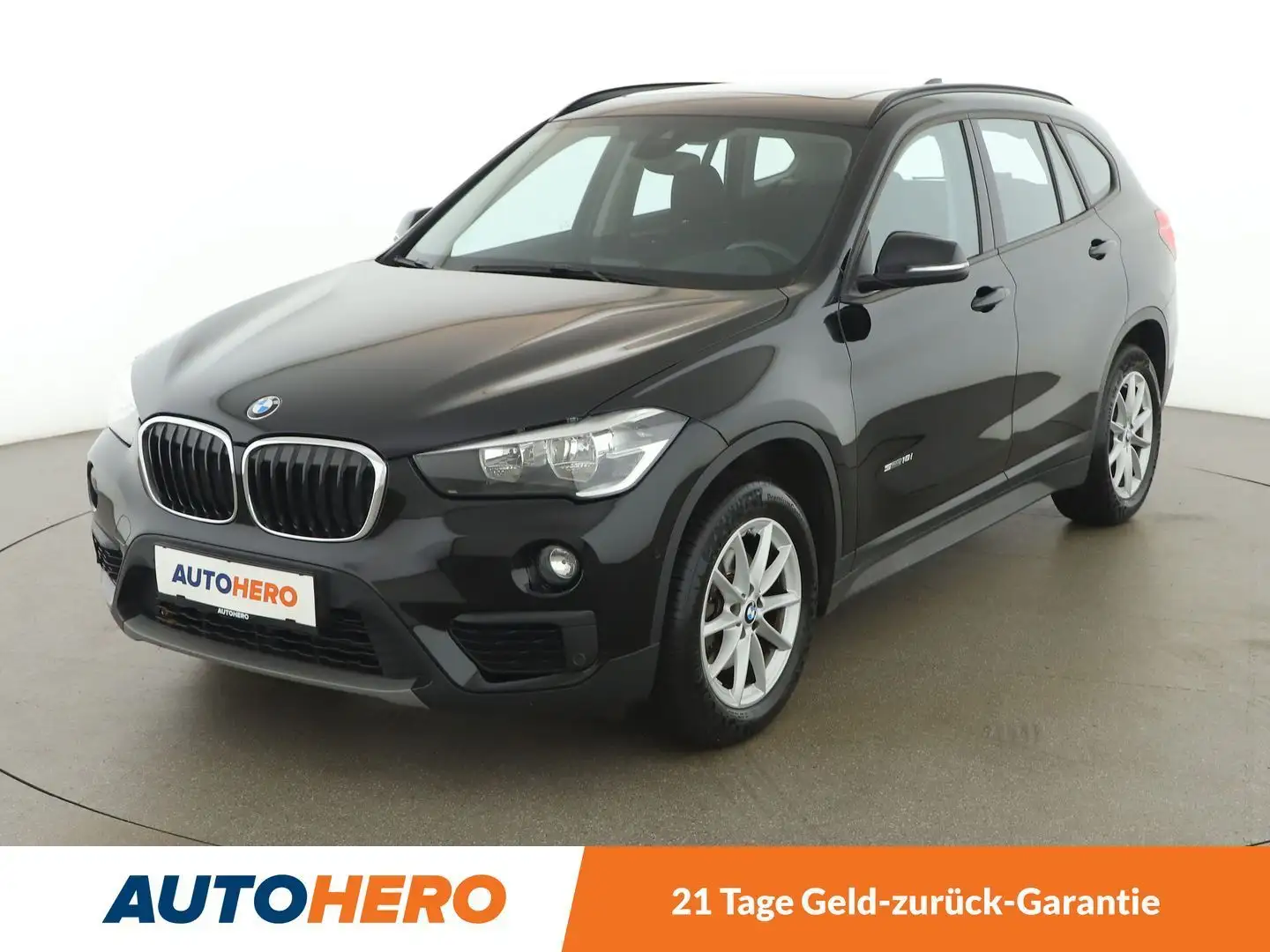BMW X1 sDrive 18i Black - 1