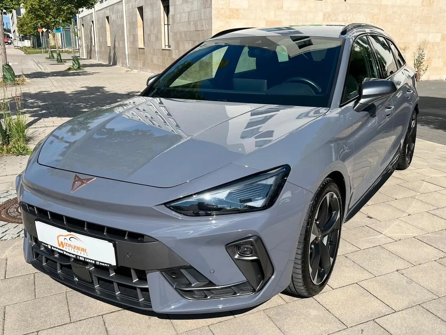 CUPRA Leon ST 1.5 eTSI 150PS DSG Full-Link DAB Winterp Gri - 1