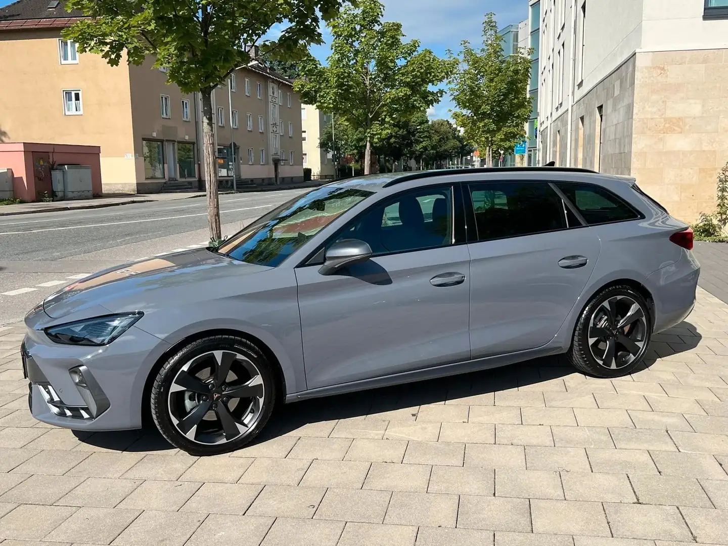 CUPRA Leon ST 1.5 eTSI 150PS DSG Full-Link DAB Winterp Gri - 2