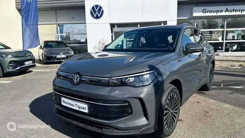VOLKSWAGEN Tiguan