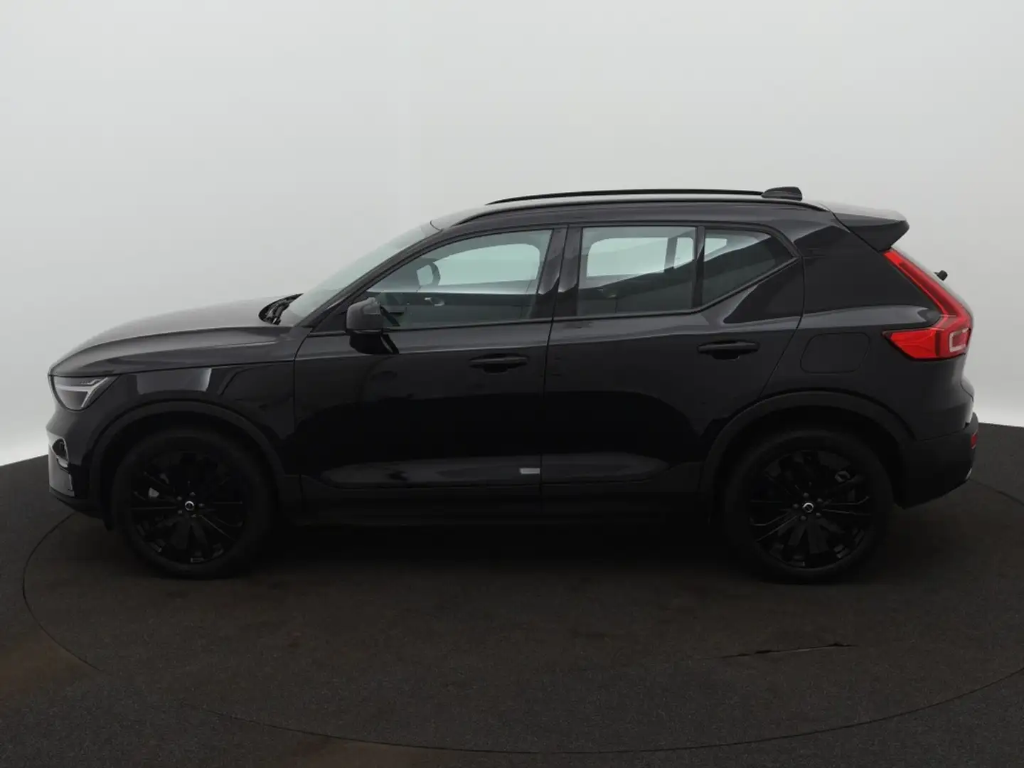 Volvo XC40 Recharge Plus | Black Pack Negro - 2