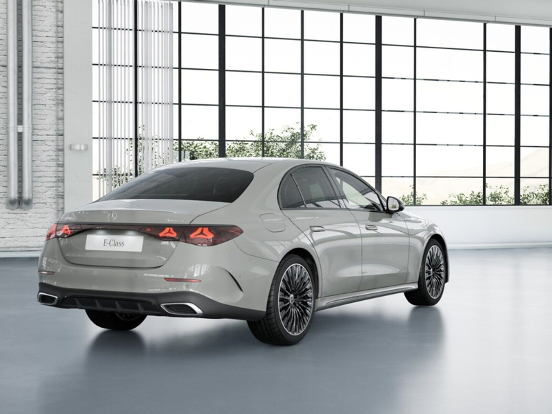 Mercedes-Benz E 400 e 4MATIC Limousine mit EQ Hybrid Technologie — photo 3