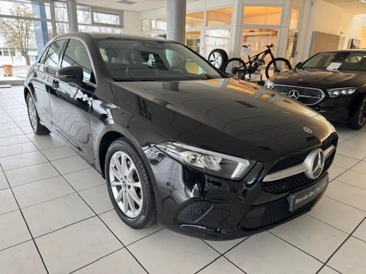 Mercedes-Benz A 200 7G Progressive LED Kamera MBUX Thermotroni Schwarz - 2