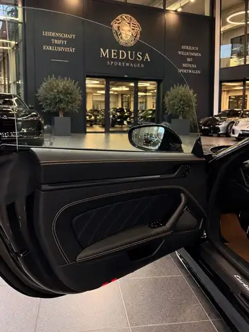 Porsche 911 view 6