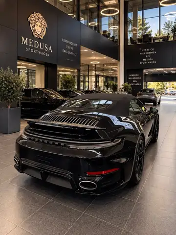 Porsche 911 view 4