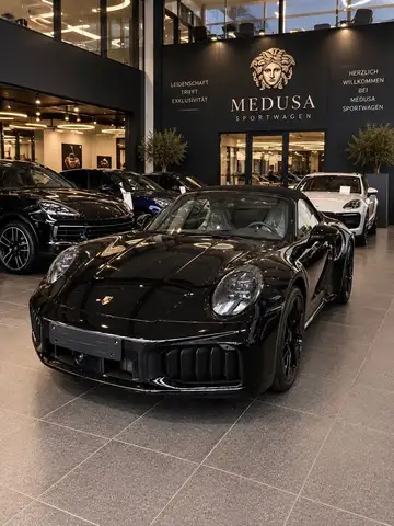 Porsche 911 view 3