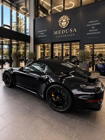Porsche 911 view 5