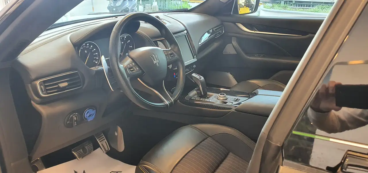 Maserati Levante 2023 — фото 12