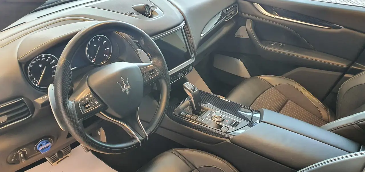 Maserati Levante 2023 — фото 11