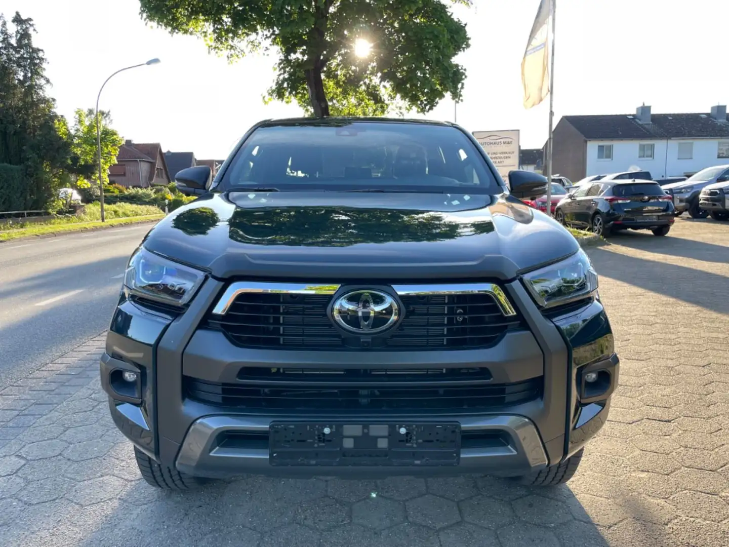 Toyota Hilux 2.8 Invincible Double Cab*360°*JBL*AHK Grün - 2