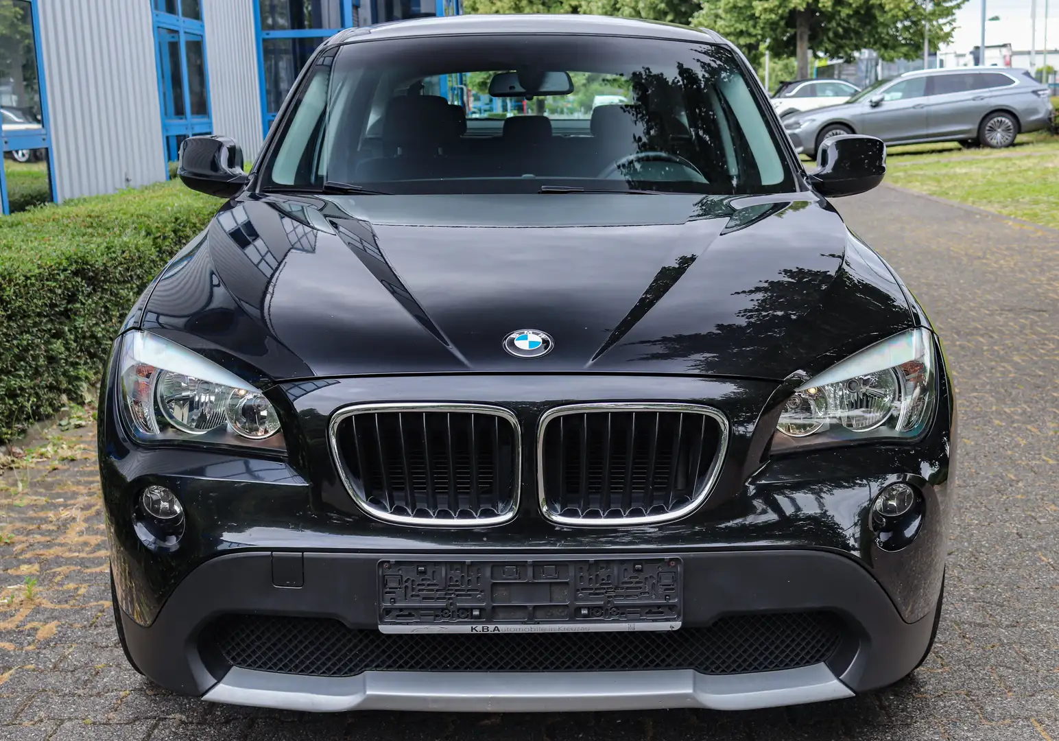 BMW X1 20d xDrive AUTOMATIK*AHK*PDC*ALU*SPORTSITZE* Schwarz - 2
