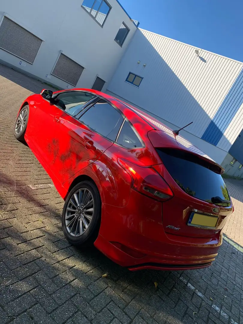 Ford Focus 1.0 EcoBoost ST-Line Rood - 2