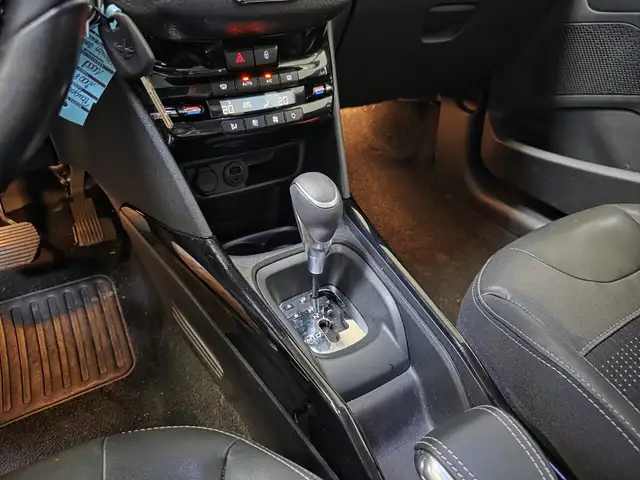 Peugeot 2008 view 12