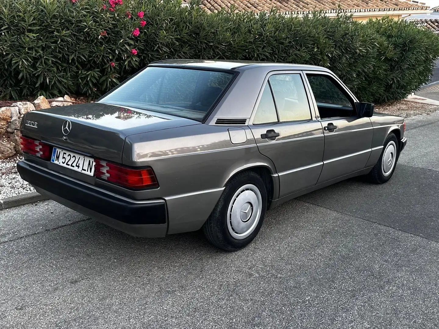 Mercedes-Benz 190 E, LÜCKENLOSES Mercedes SCHECKHEFT, rostfrei Grau - 2