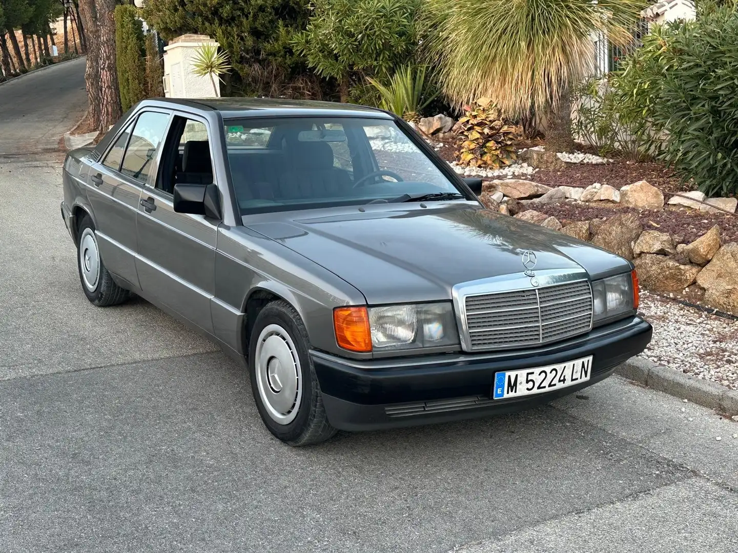 Mercedes-Benz 190 E, LÜCKENLOSES Mercedes SCHECKHEFT, rostfrei Grau - 1