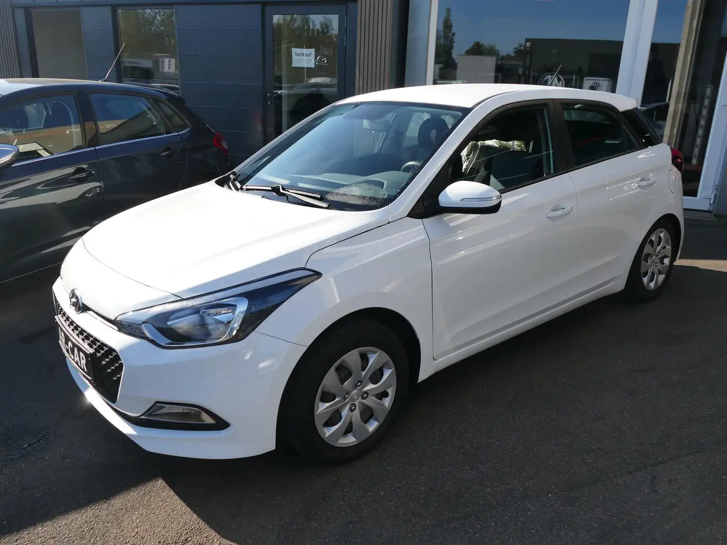 Hyundai i20 i20 1.2 Klima Radio CD AUX USB MP3 Isofix AHK Weiß - 1