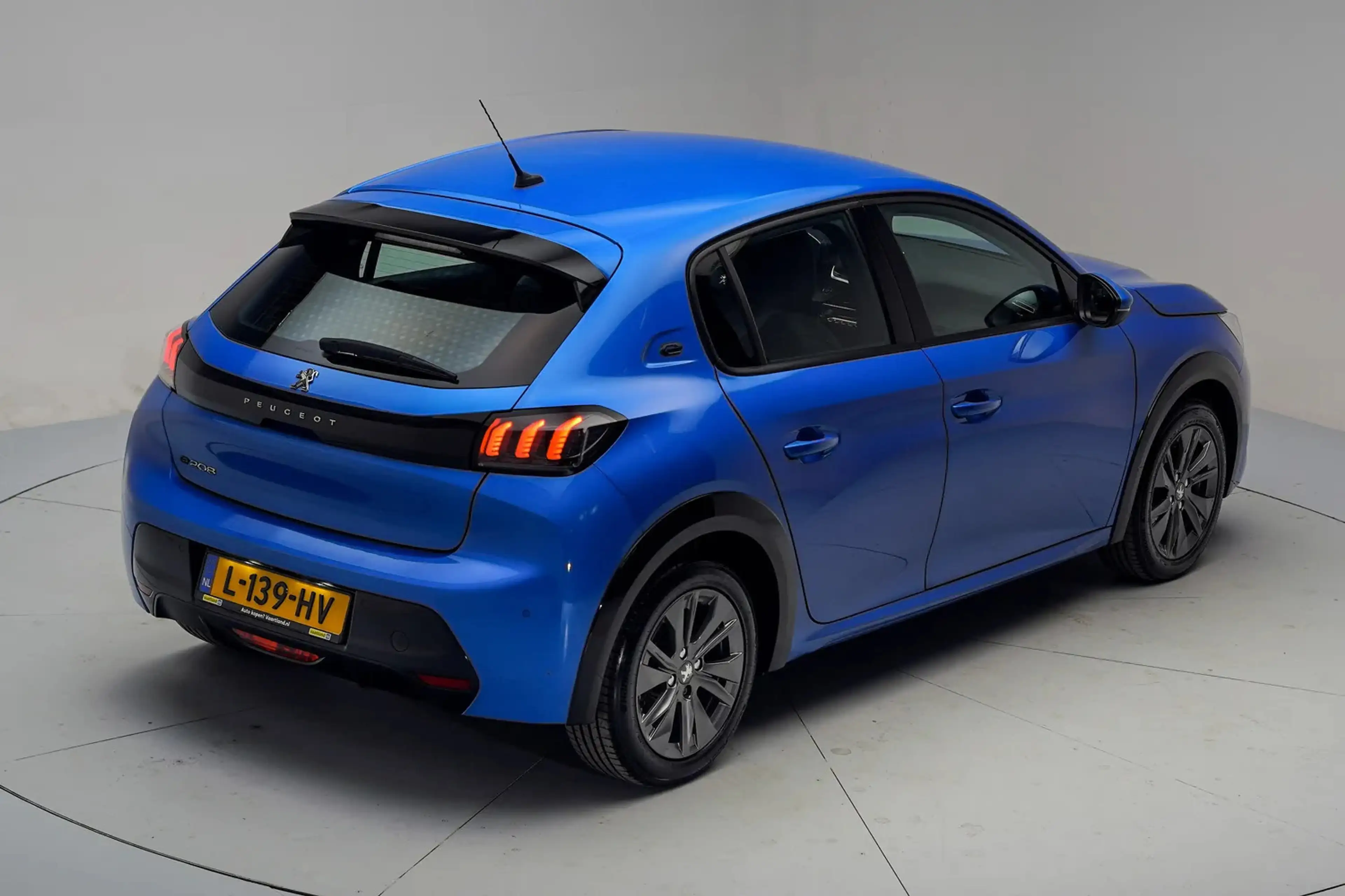 Peugeot e-208 Allure 50 kWh [ Climate Apple/Android Cruise ] — photo 11
