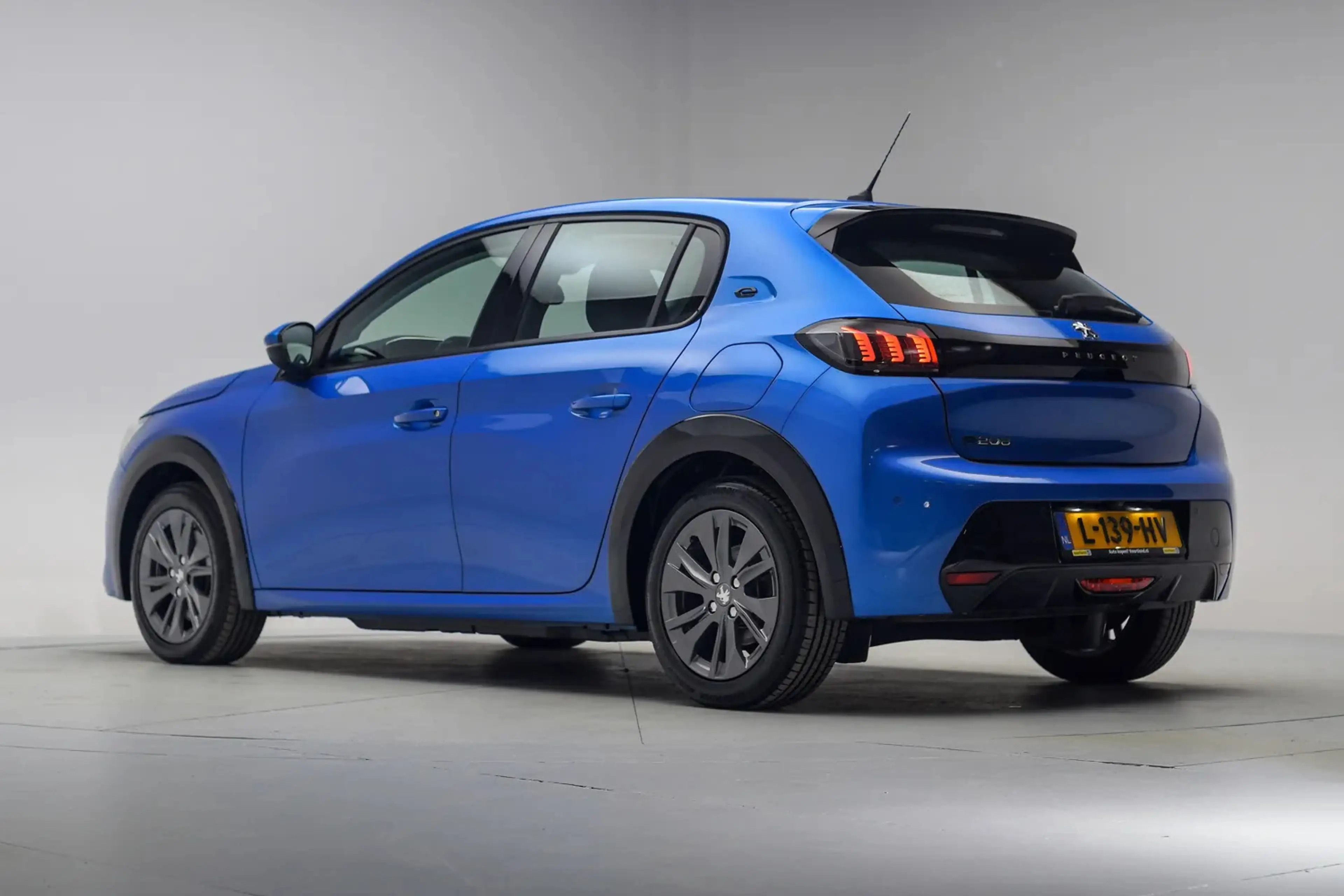 Peugeot e-208 Allure 50 kWh [ Climate Apple/Android Cruise ] — photo 3