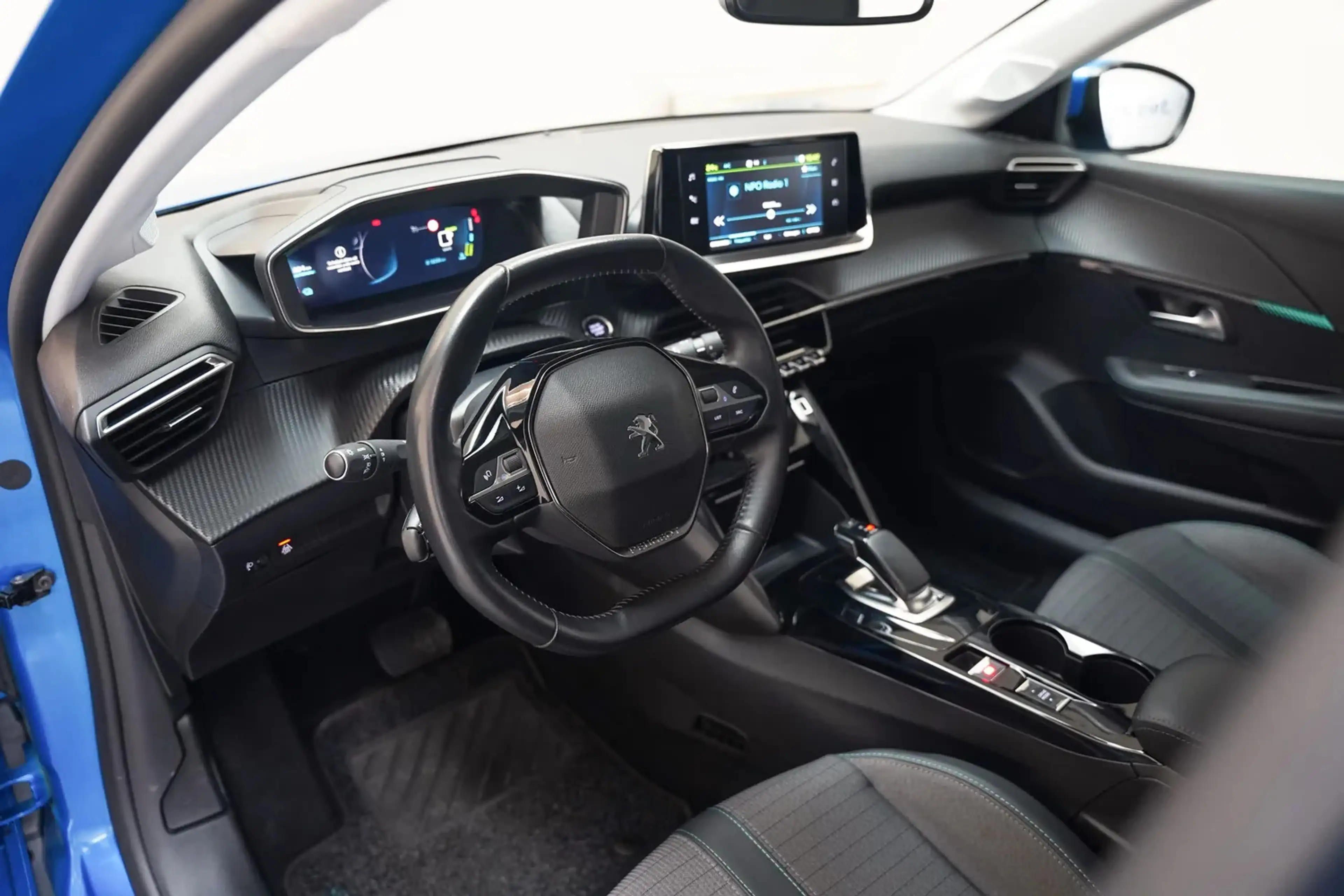 Peugeot e-208 Allure 50 kWh [ Climate Apple/Android Cruise ] — photo 13
