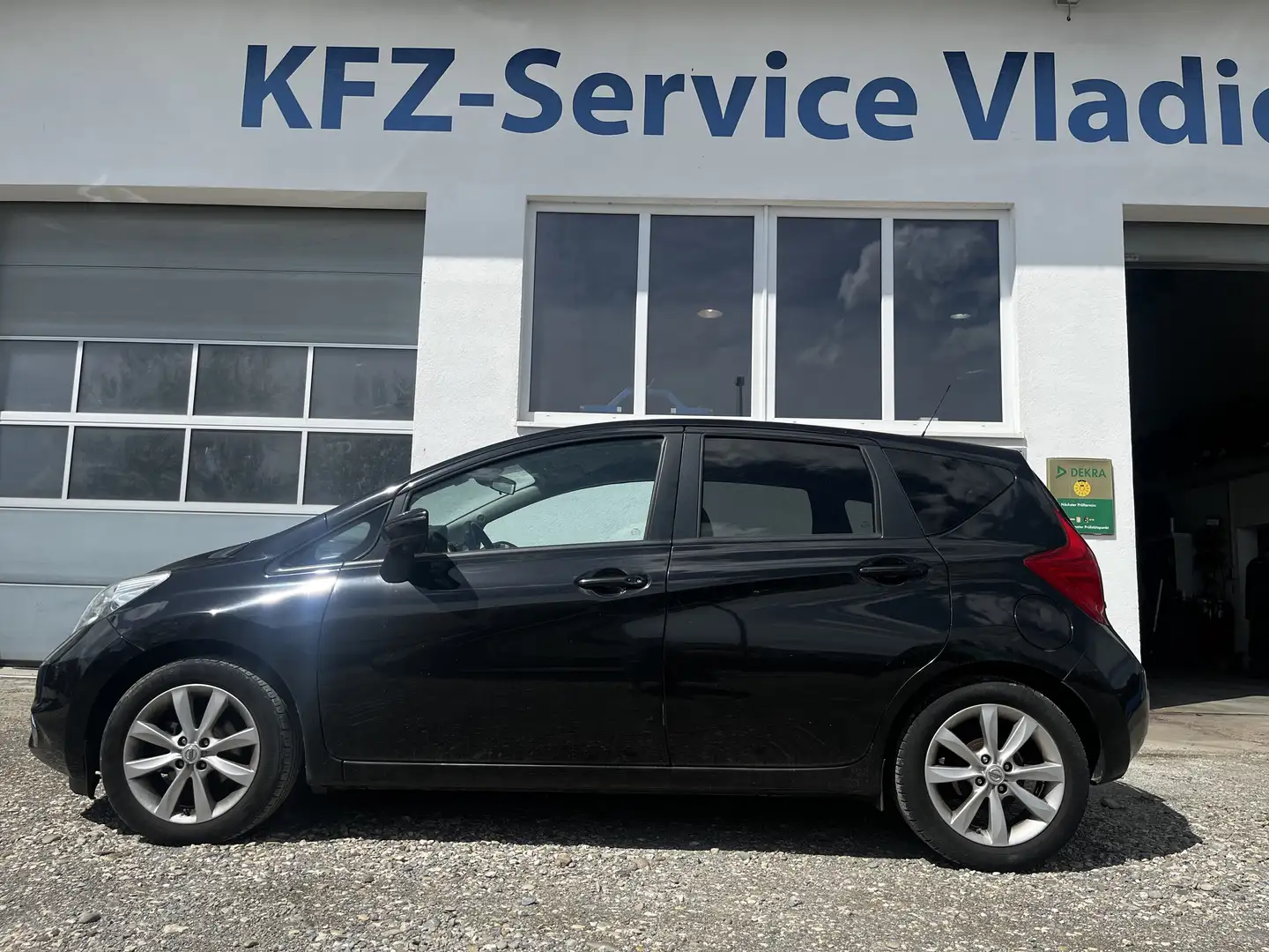 Nissan Note Tekna Schwarz - 2