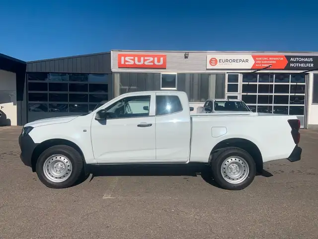 Isuzu D-Max Space Cab 4WD AHK + Beschicht. o. Wanne